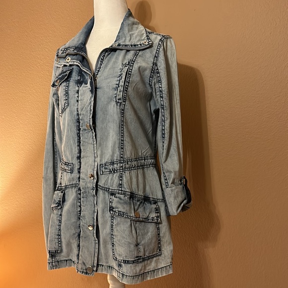 ASHLEY - Picture 3 of 8